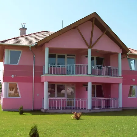 アパート Liget Apartmanhaz *