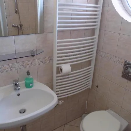 Liget Apartmanhaz * Kehidakustany