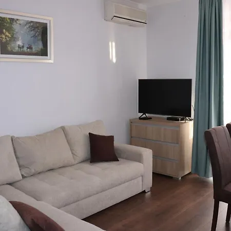 Apartment Liget Apartmanhaz Kehidakustany