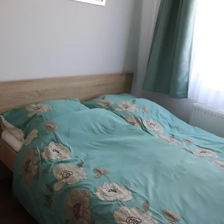 Liget Apartmanhaz 凯达库塔尼