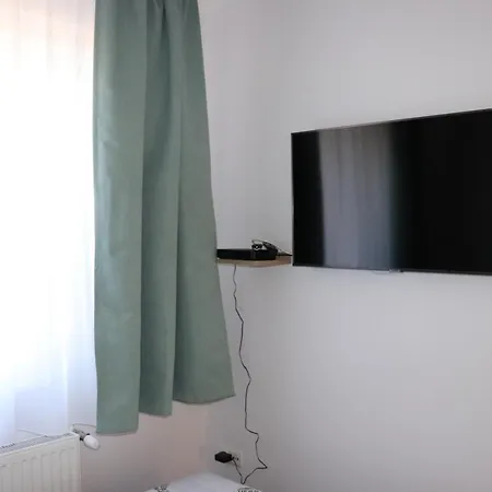 Liget Apartmanhaz Kehidakustany