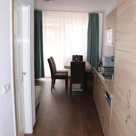 Apartment Liget Apartmanhaz Kehidakustany