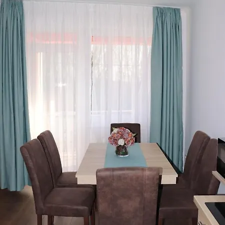 Liget Apartmanhaz * Kehidakustány