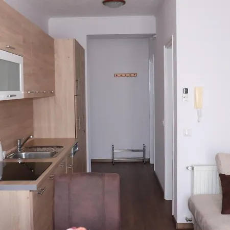 Apartment Liget Apartmanhaz Kehidakustany