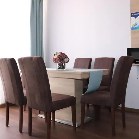 Liget Apartmanhaz アパート ケヒダクスタニー