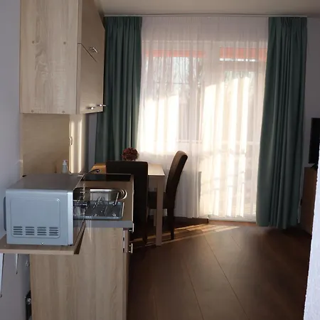 Apartment Liget Apartmanhaz Kehidakustany