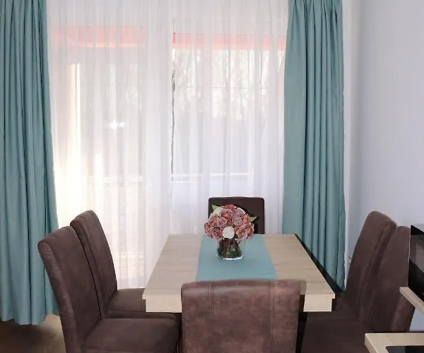 Liget Apartmanhaz * Kehidakustány